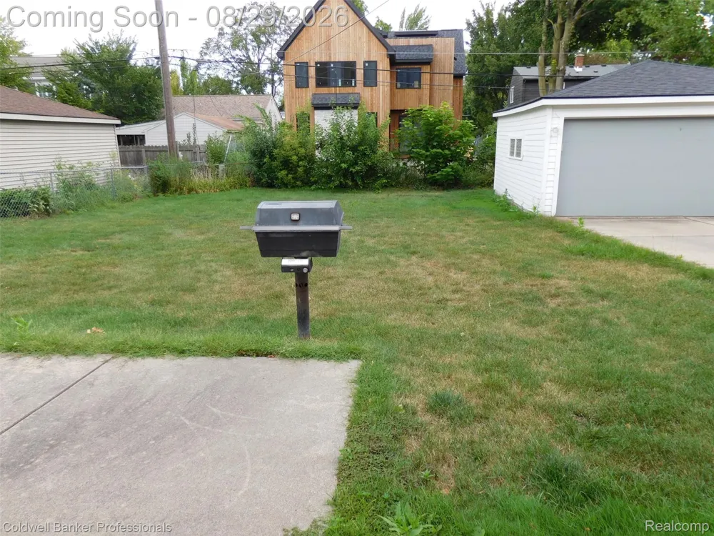 1527 Hazel Birmingham City, MI 48009