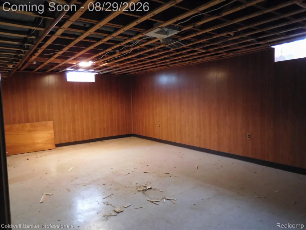 1527 Hazel Birmingham City, MI 48009