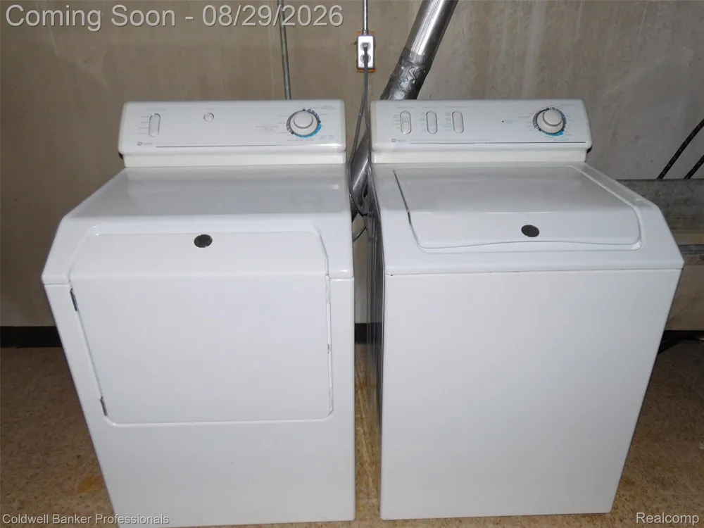 1527 Hazel Birmingham City, MI 48009