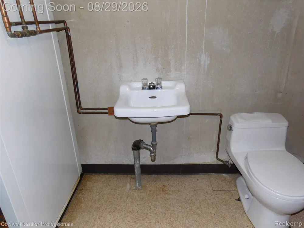 1527 Hazel Birmingham City, MI 48009