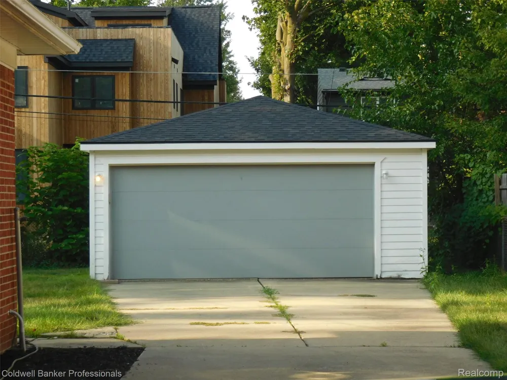 1527 Hazel Birmingham City, MI 48009