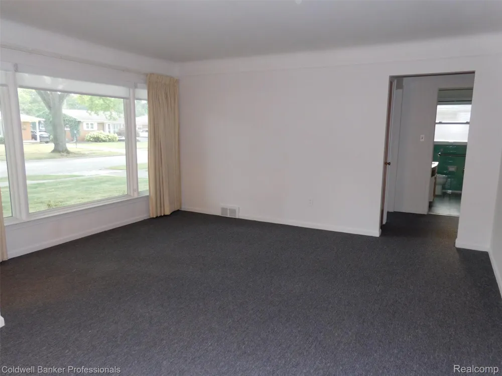 1527 Hazel Birmingham City, MI 48009