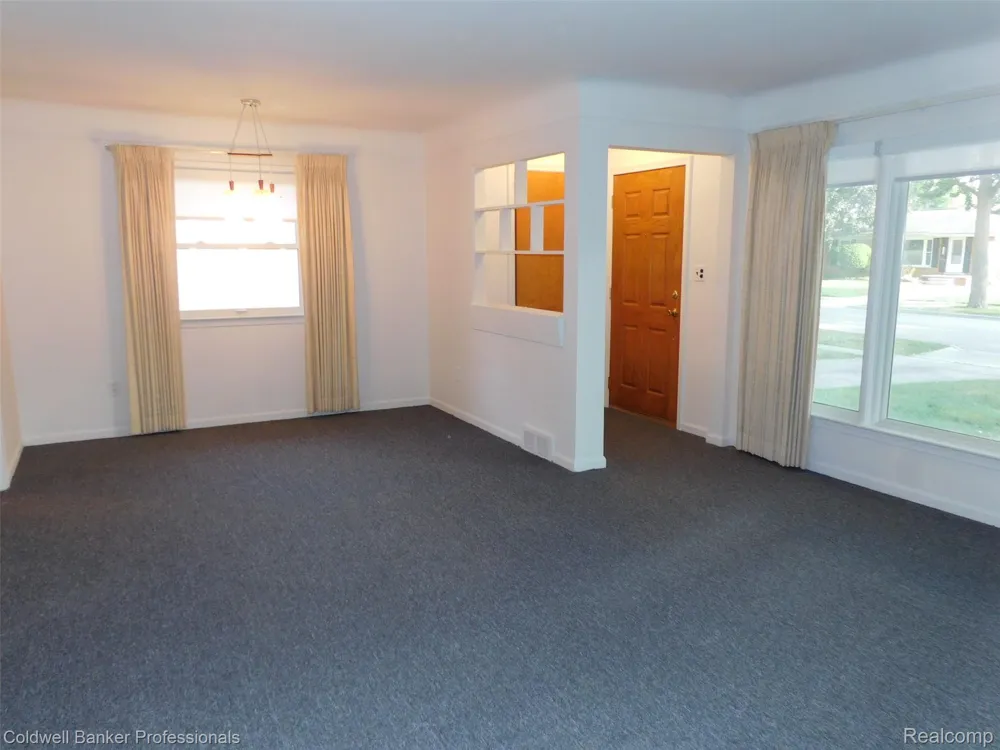 1527 Hazel Birmingham City, MI 48009