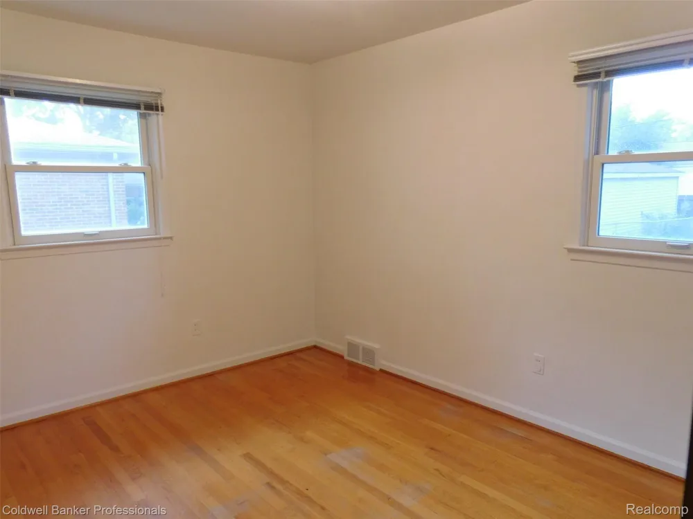 1527 Hazel Birmingham City, MI 48009