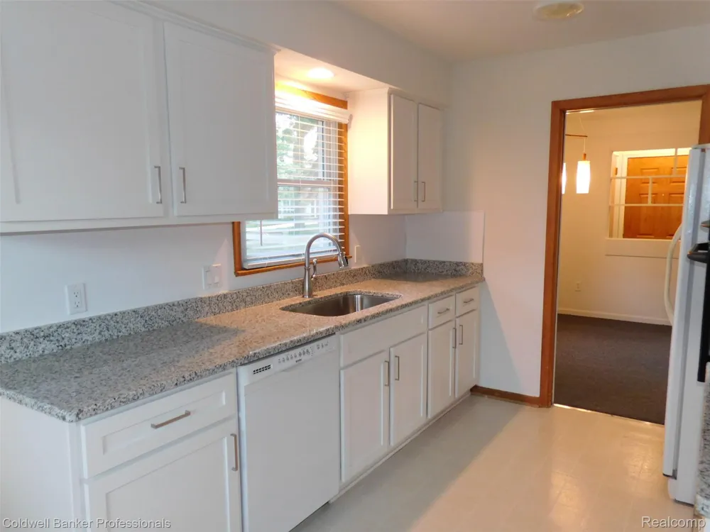 1527 Hazel Birmingham City, MI 48009