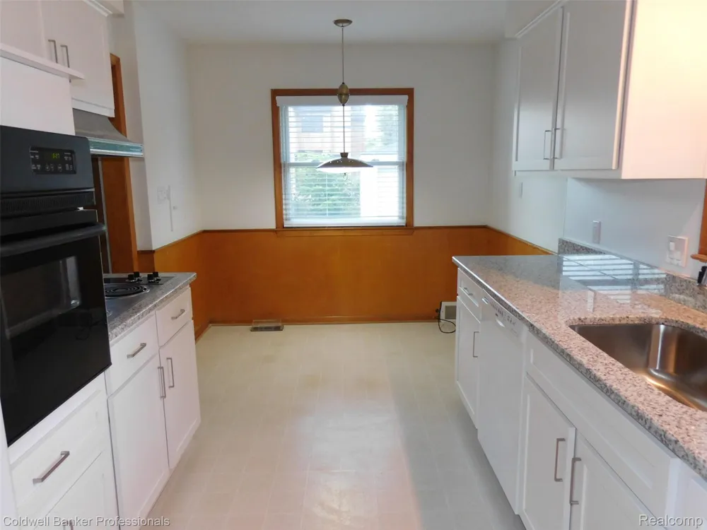 1527 Hazel Birmingham City, MI 48009