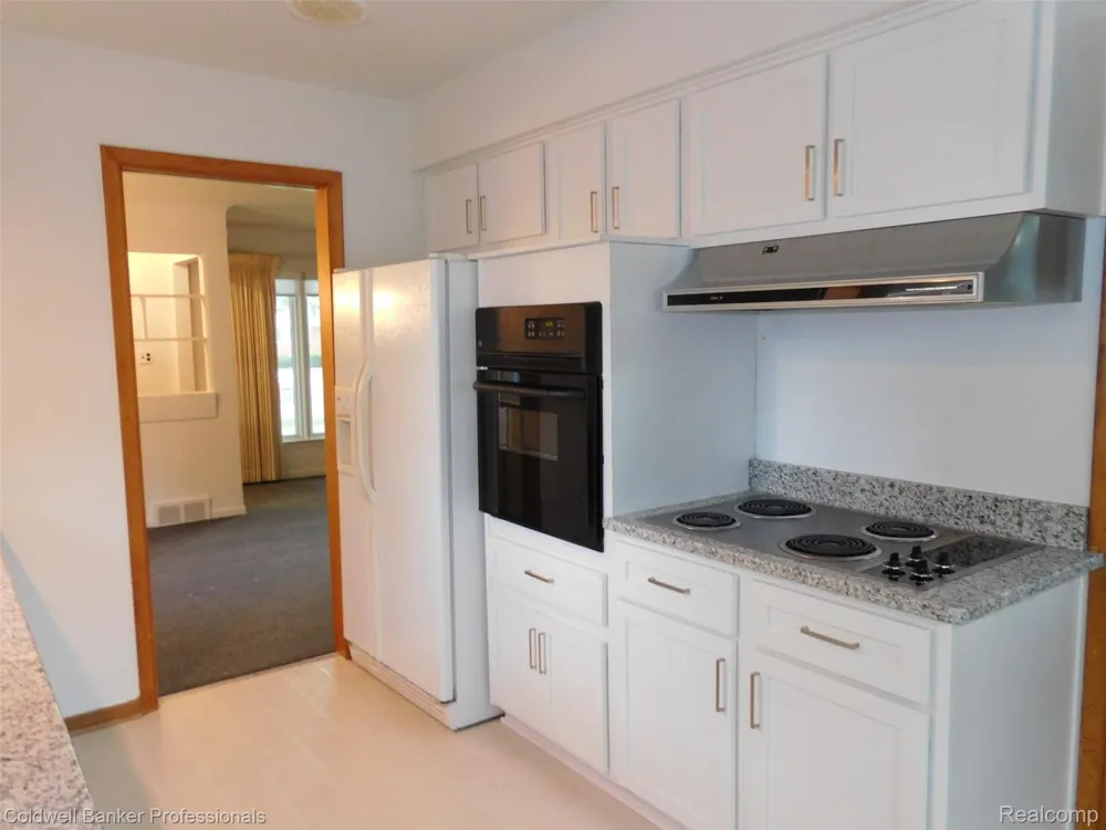 1527 Hazel Birmingham City, MI 48009