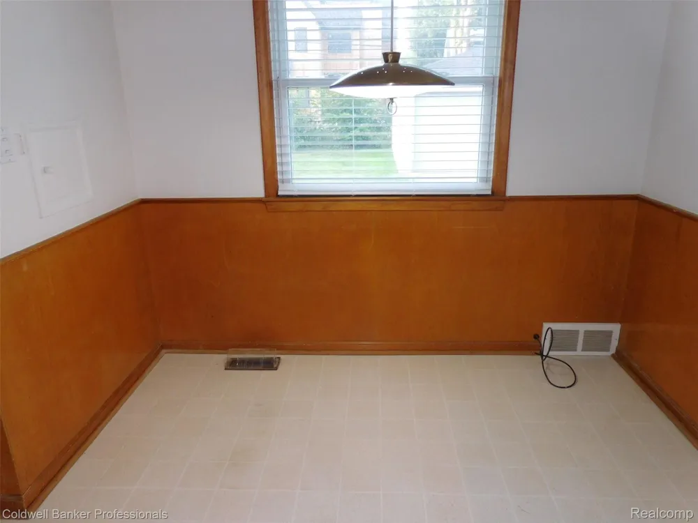 1527 Hazel Birmingham City, MI 48009