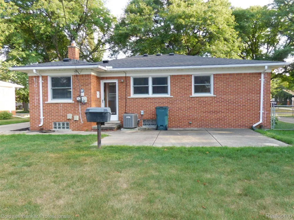 1527 Hazel Birmingham City, MI 48009