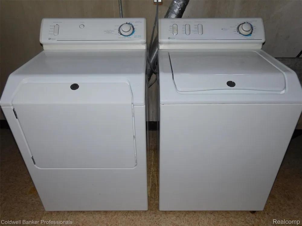 1527 Hazel Birmingham City, MI 48009