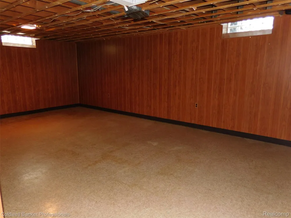 1527 Hazel Birmingham City, MI 48009