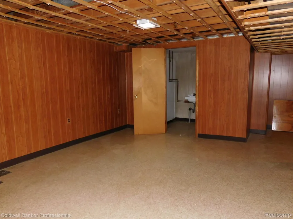 1527 Hazel Birmingham City, MI 48009