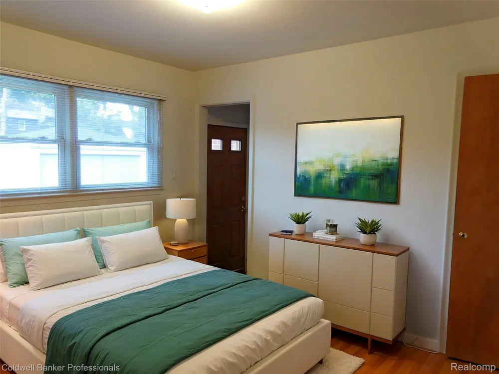 1527 Hazel Birmingham City, MI 48009