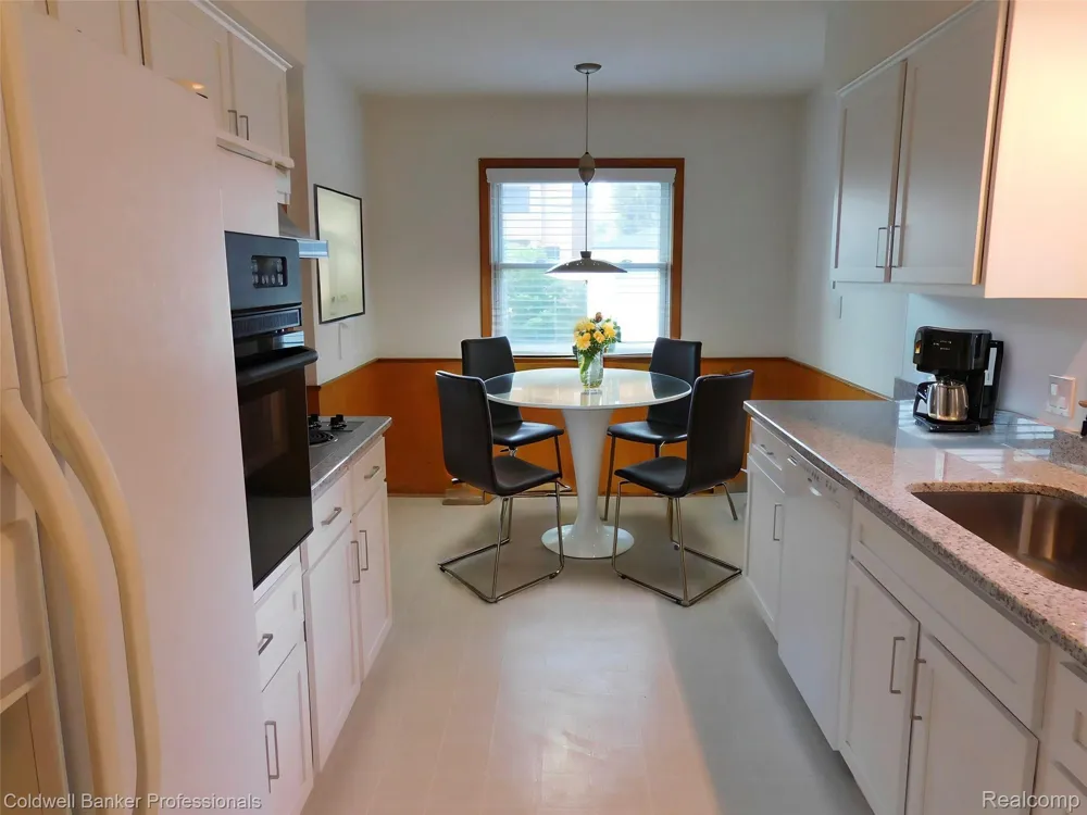 1527 Hazel Birmingham City, MI 48009