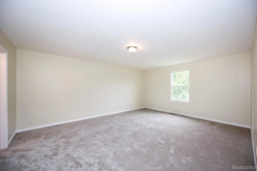 10306 Island Lake Drive Taylor City, MI 48180