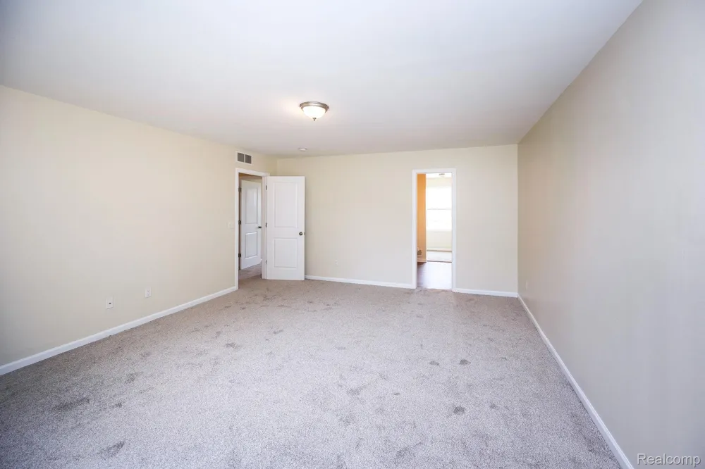 10306 Island Lake Drive Taylor City, MI 48180