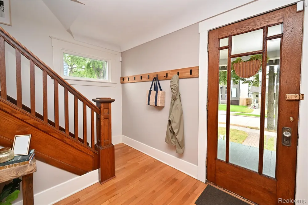232 W Houstonia Avenue Royal Oak City, MI 48073