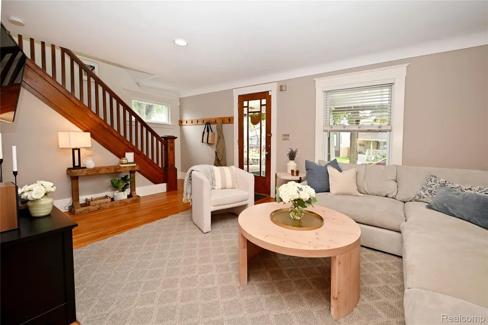 232 W Houstonia Avenue Royal Oak City, MI 48073