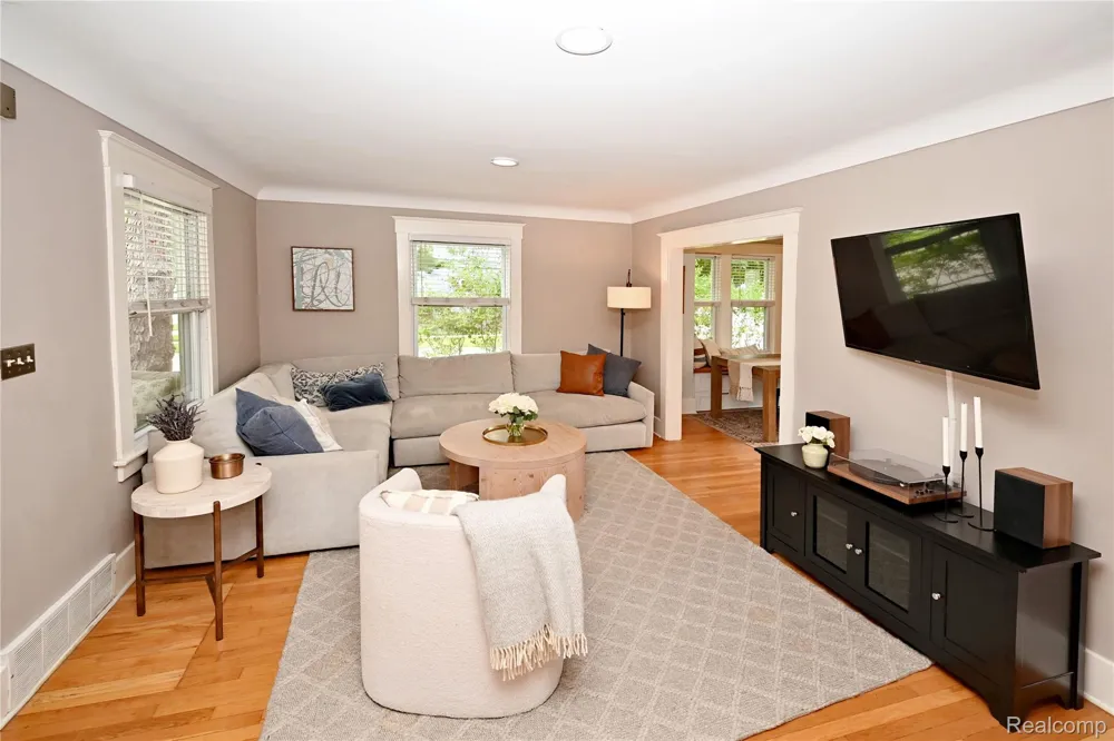 232 W Houstonia Avenue Royal Oak City, MI 48073