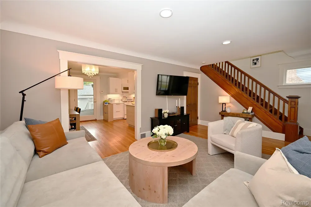 232 W Houstonia Avenue Royal Oak City, MI 48073