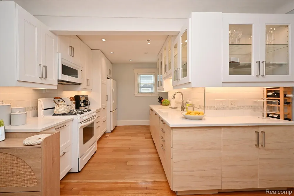 232 W Houstonia Avenue Royal Oak City, MI 48073