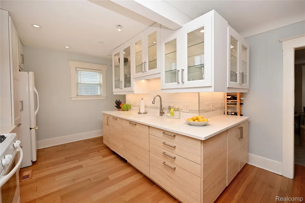 232 W Houstonia Avenue Royal Oak City, MI 48073