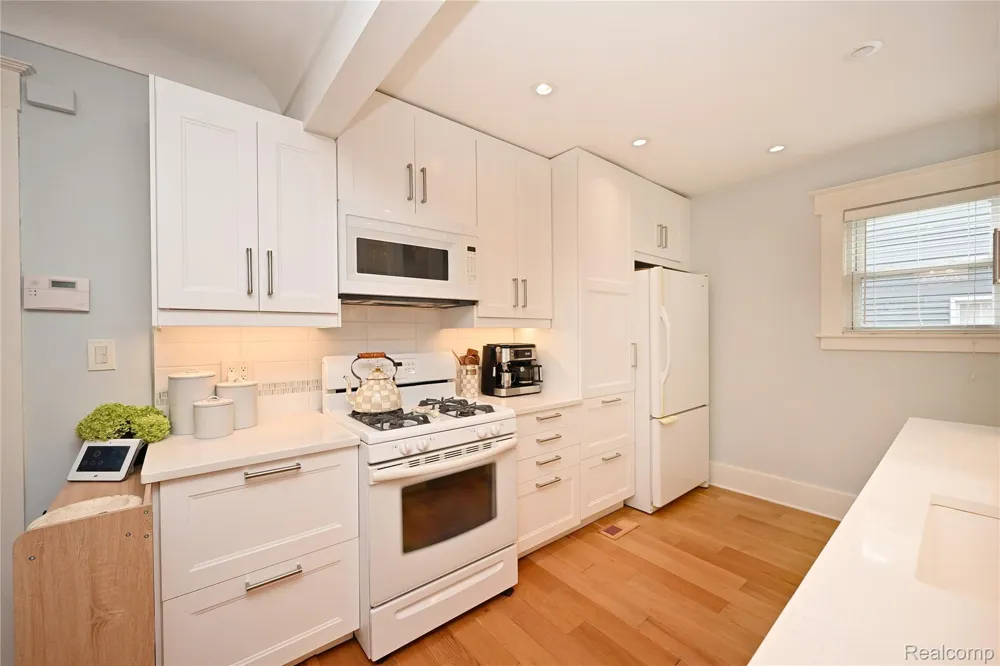 232 W Houstonia Avenue Royal Oak City, MI 48073