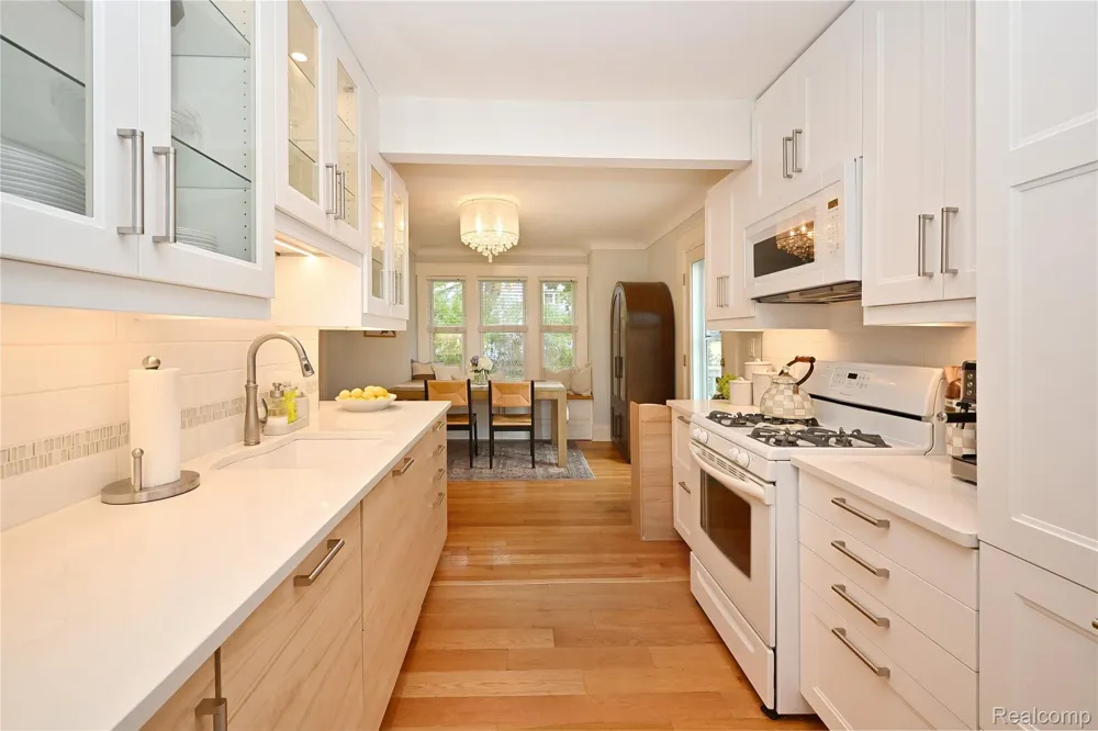 232 W Houstonia Avenue Royal Oak City, MI 48073