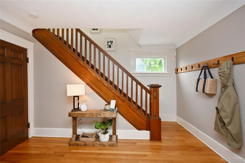 232 W Houstonia Avenue Royal Oak City, MI 48073