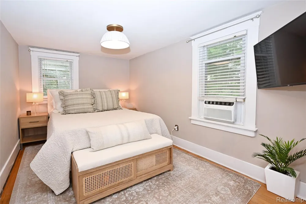 232 W Houstonia Avenue Royal Oak City, MI 48073