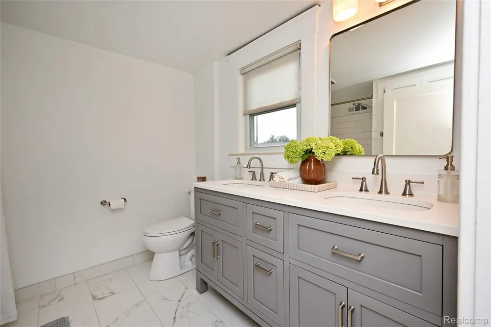 232 W Houstonia Avenue Royal Oak City, MI 48073