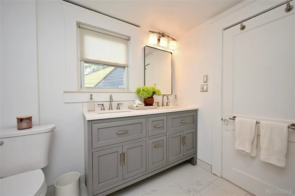 232 W Houstonia Avenue Royal Oak City, MI 48073
