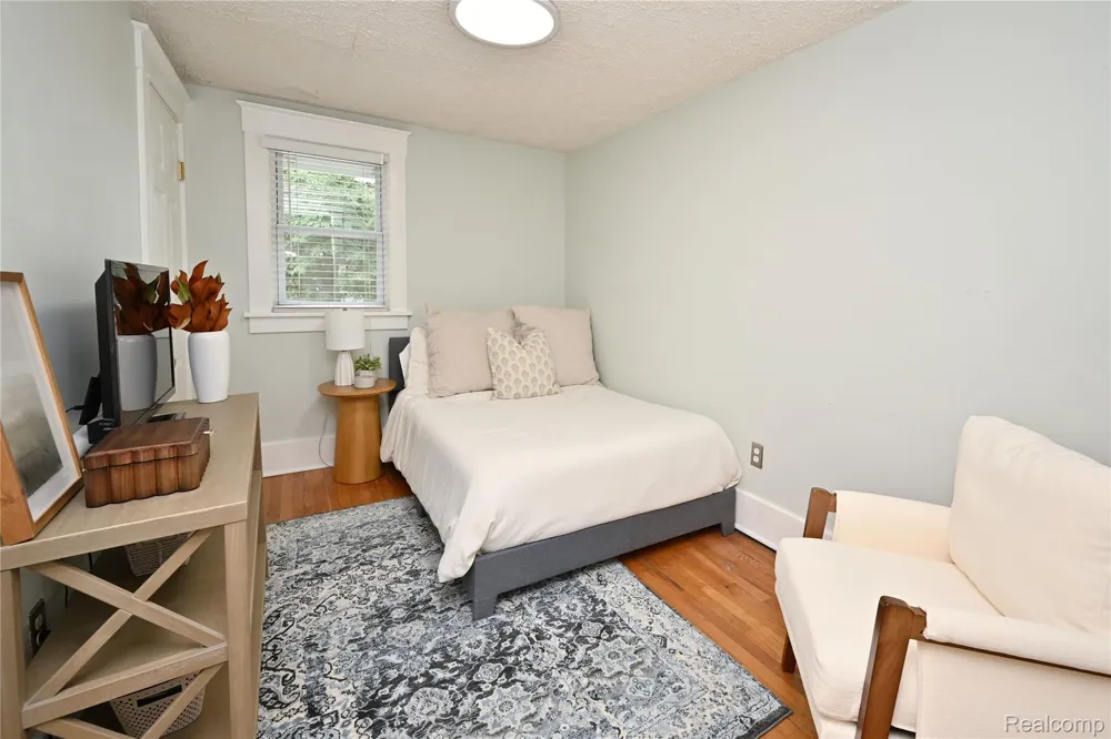 232 W Houstonia Avenue Royal Oak City, MI 48073