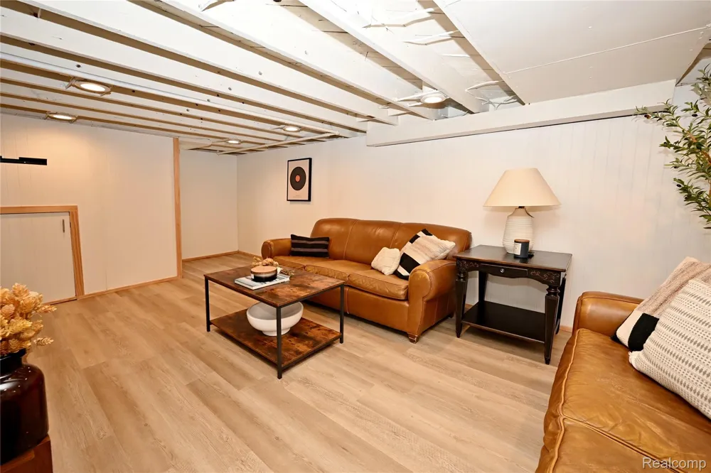 232 W Houstonia Avenue Royal Oak City, MI 48073