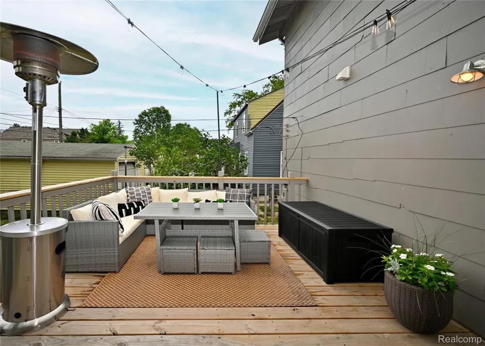 232 W Houstonia Avenue Royal Oak City, MI 48073