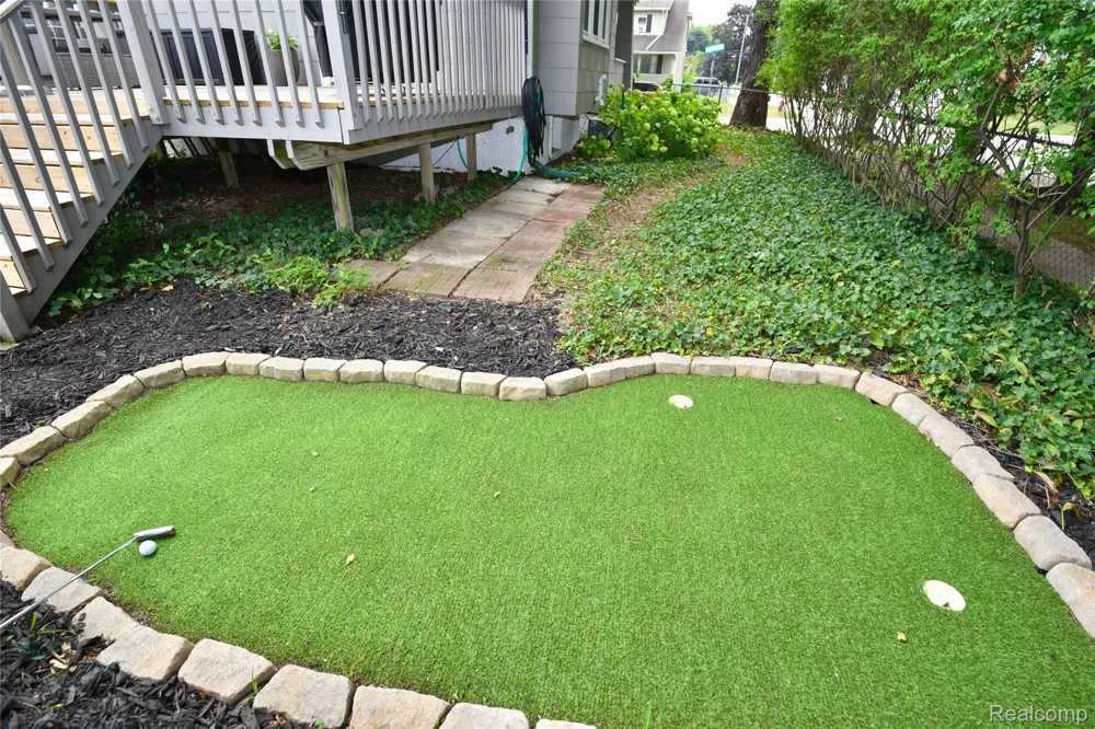 232 W Houstonia Avenue Royal Oak City, MI 48073
