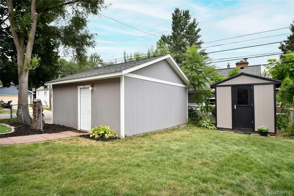 232 W Houstonia Avenue Royal Oak City, MI 48073
