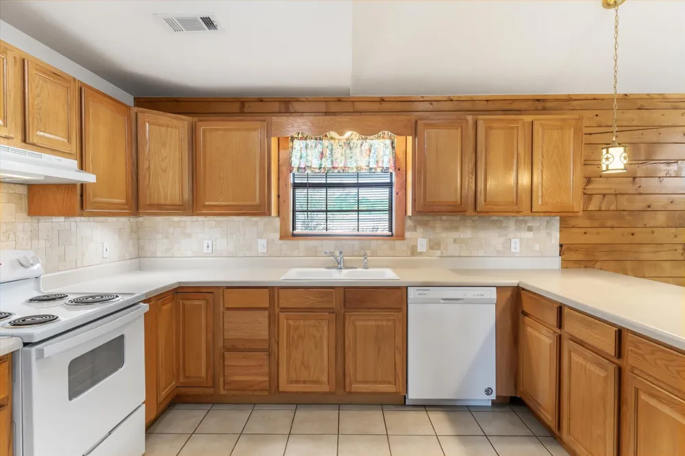 9150 State Highway 198 Canton, TX 75103