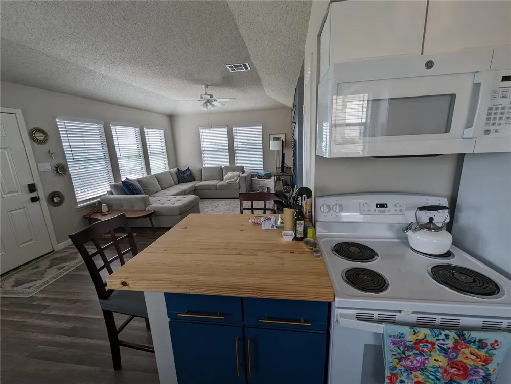 16716 Fletcher Christian Road Jamaica Beach, TX 77554
