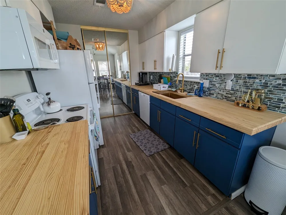 16716 Fletcher Christian Road Jamaica Beach, TX 77554