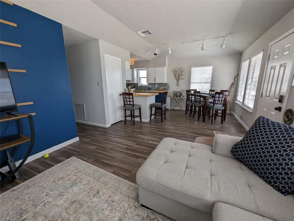 16716 Fletcher Christian Road Jamaica Beach, TX 77554
