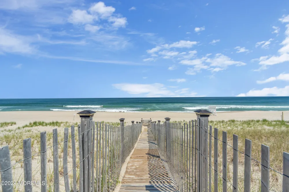 226 Dune Avenue Mantoloking, NJ 08738