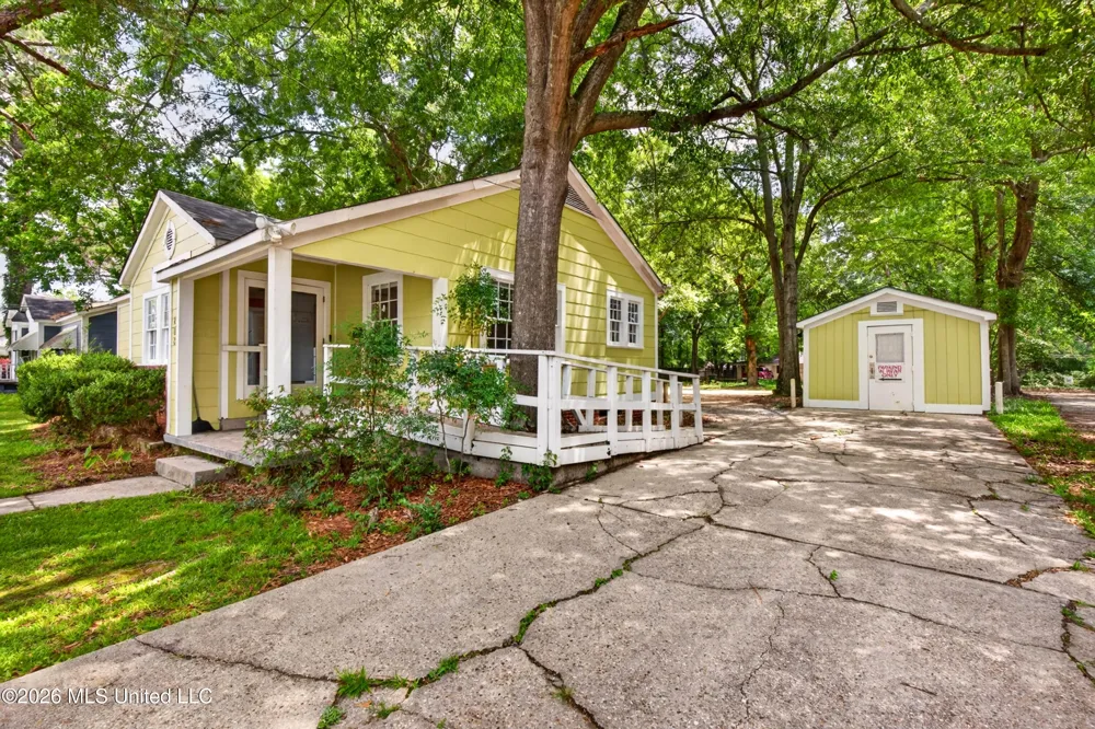 208 S 25th Avenue Hattiesburg, MS 39401