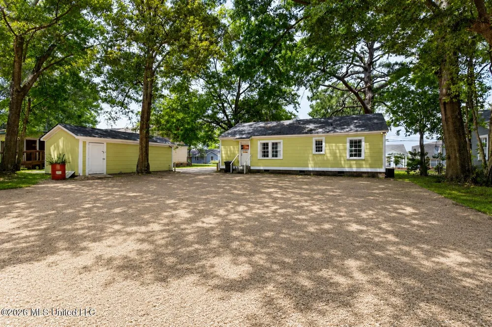 208 S 25th Avenue Hattiesburg, MS 39401