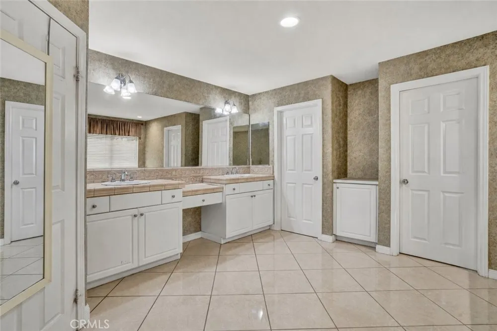 13692 Sandhill Crane Corona, CA 92880