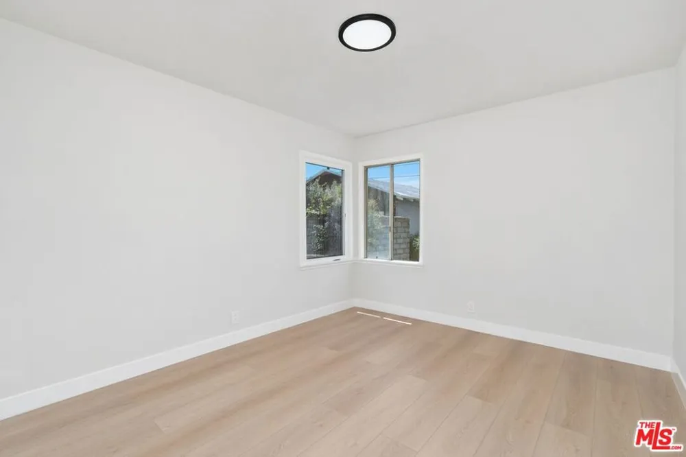 14348 Collins Street Sherman Oaks, CA 91401