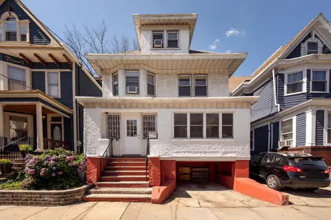 163 JEWETT AVE