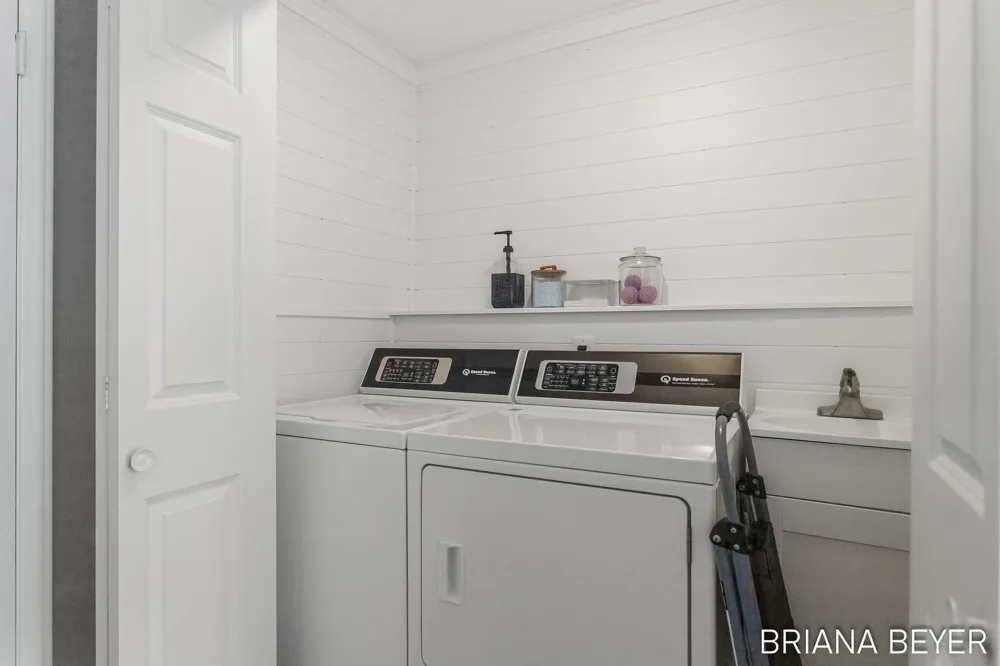 32 W Mckinley Avenue Zeeland, MI 49464