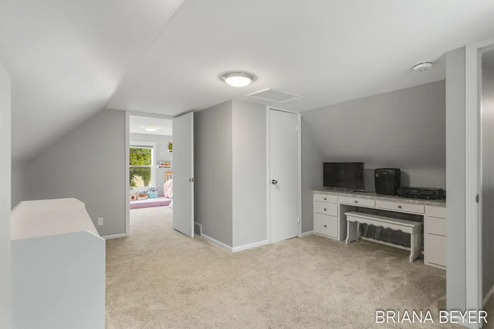 32 W Mckinley Avenue Zeeland, MI 49464