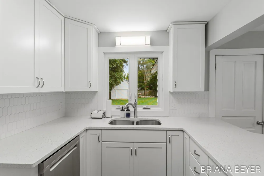 32 W Mckinley Avenue Zeeland, MI 49464